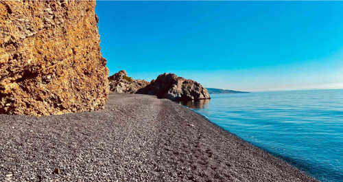 Surfeando Con Carlotas, poetry by Francisco Bravo Cabrera at Spillwords.com