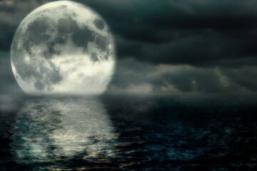 The Full Moon, poetry by Hanh Chau at Spillwords.com