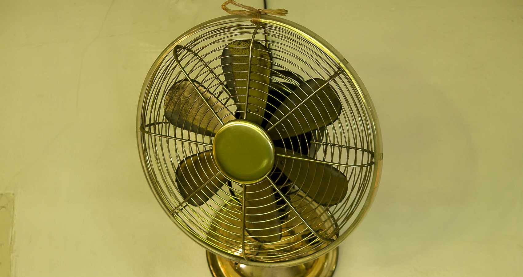 Rotating Fan, poetry by Julian Matthews at Spillwords.com