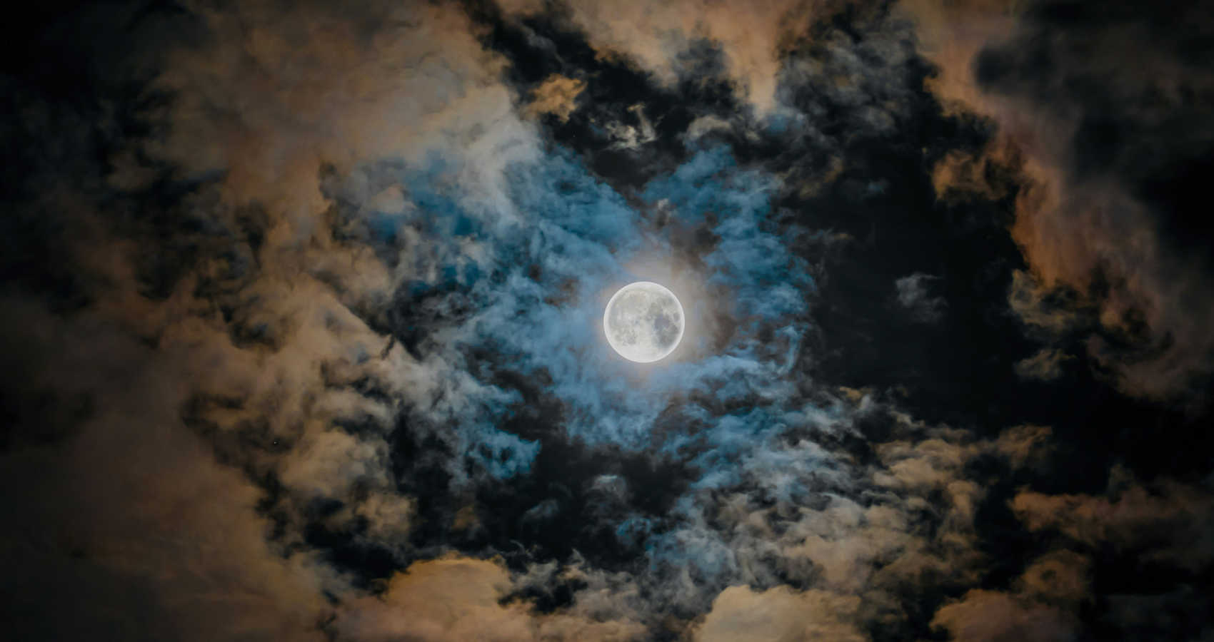 Lunar Reminscence, a poem by Juliya Susan Jose at Spillwords.com