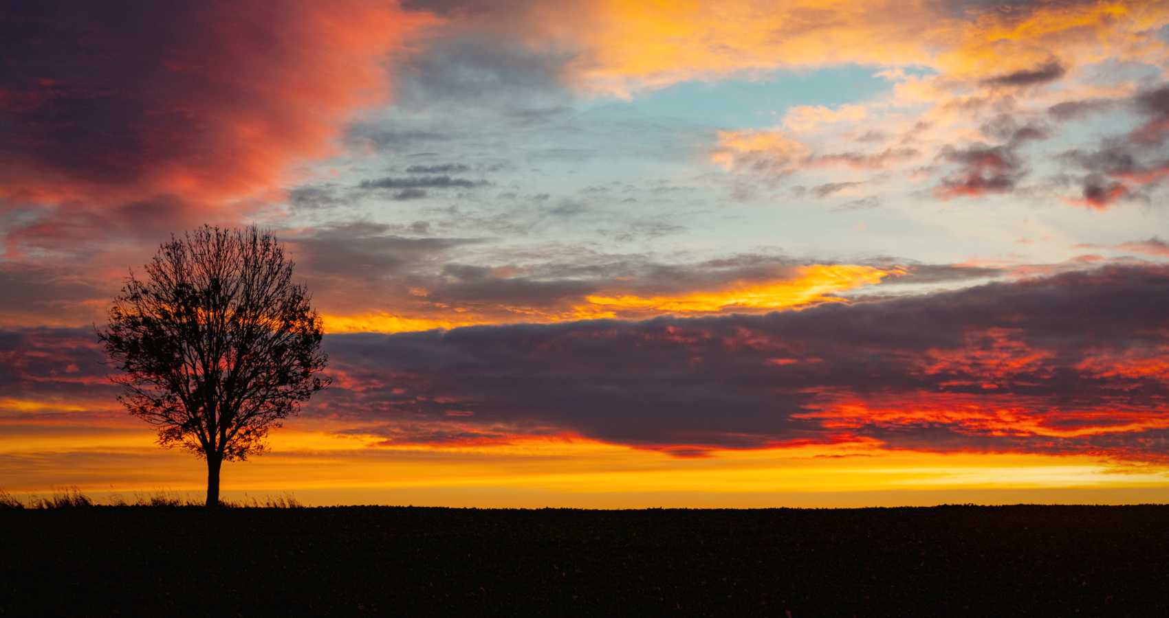 Sun Sets, a poem by Duane L Herrmann at Spillwords.com